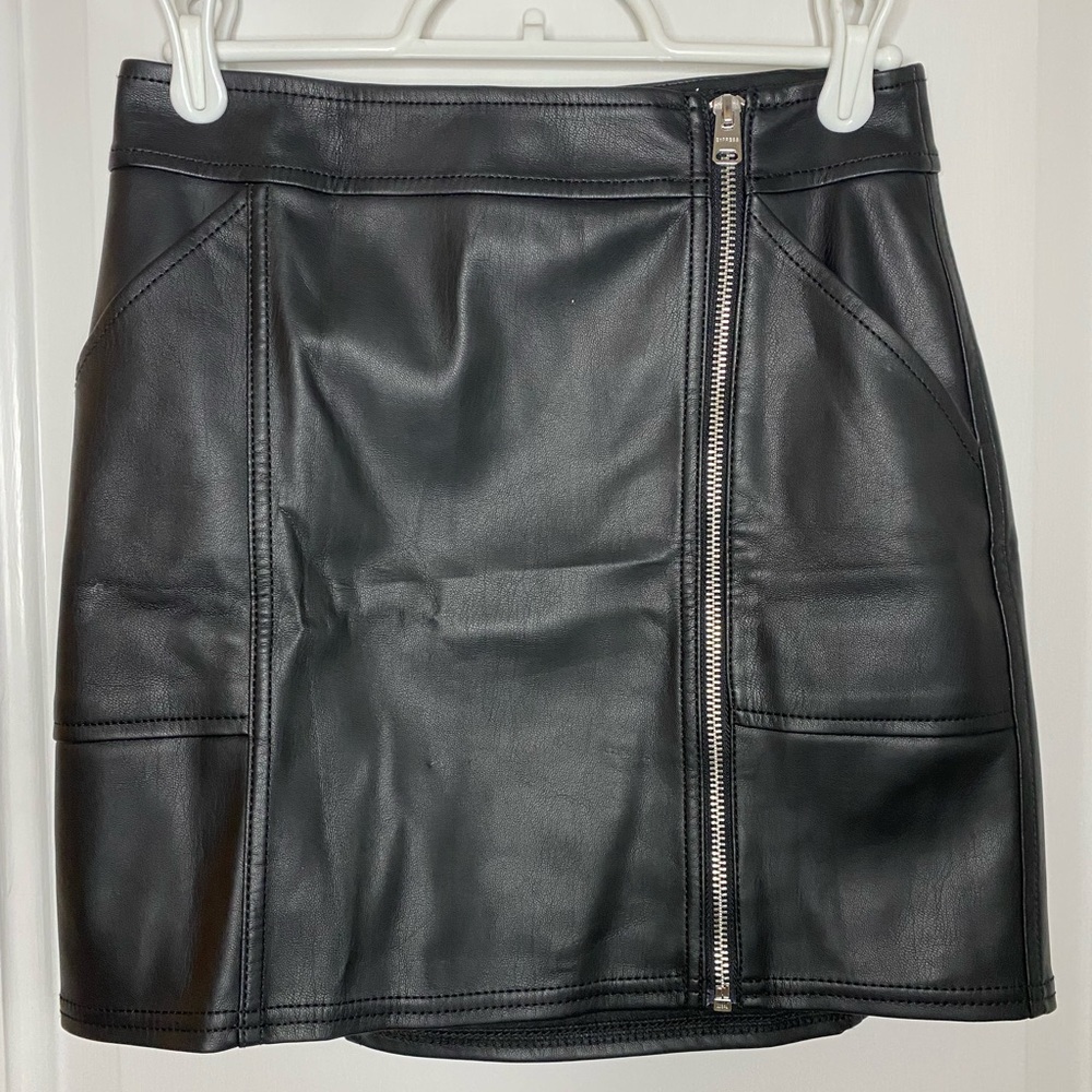 Black leather skirt with pocket and zipper! So cute!